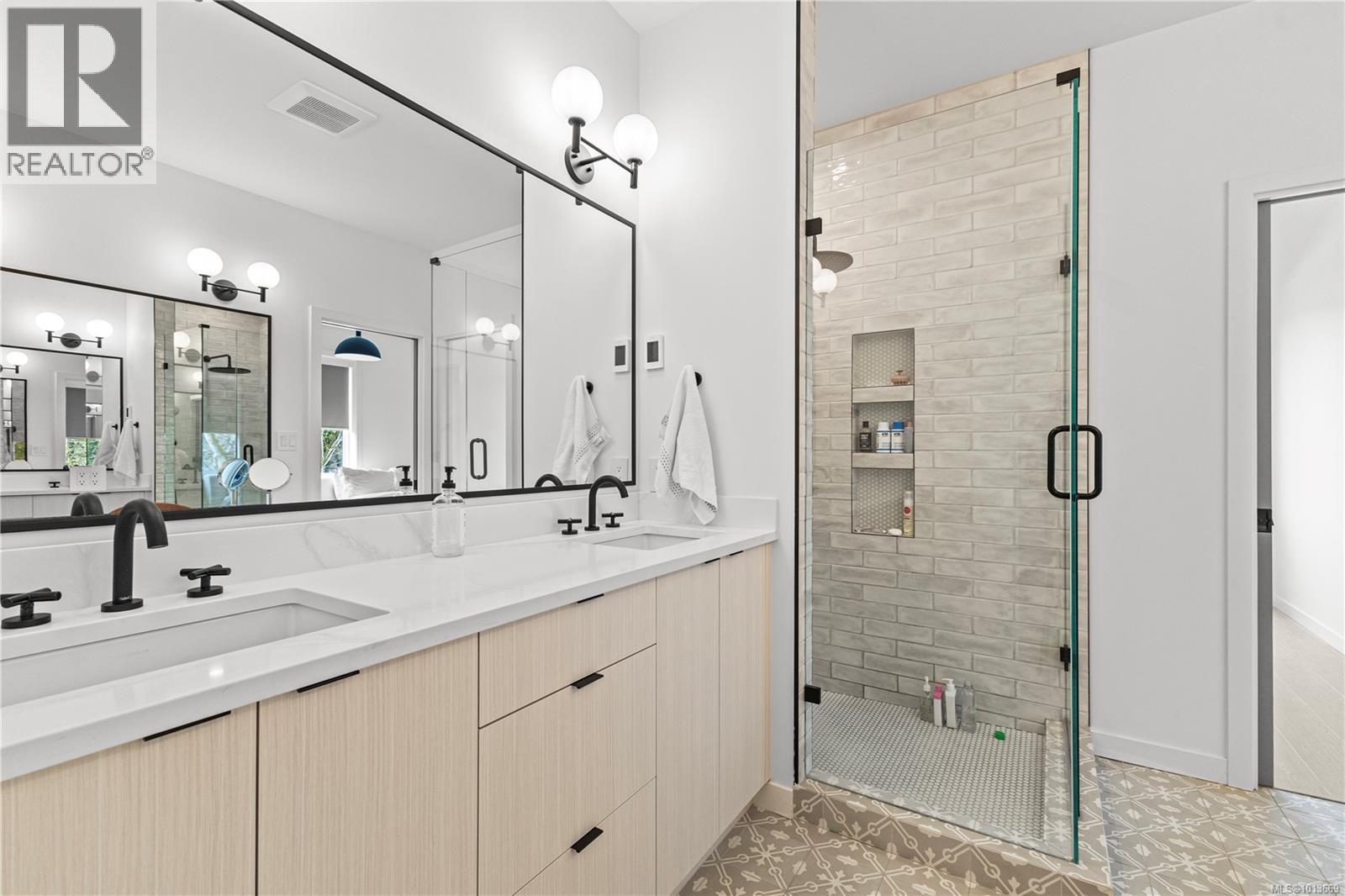  1046 Golden Spire Crescent, Langford