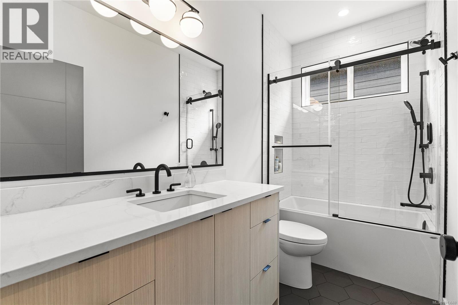  1046 Golden Spire Crescent, Langford