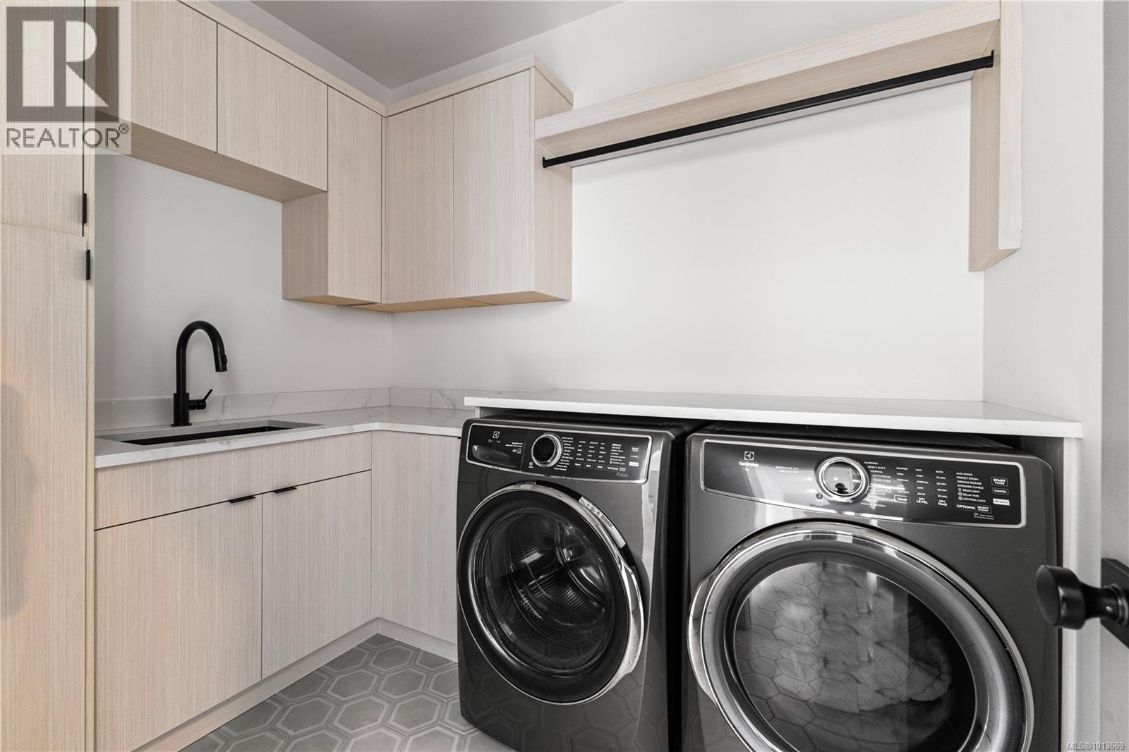  1046 Golden Spire Crescent, Langford
