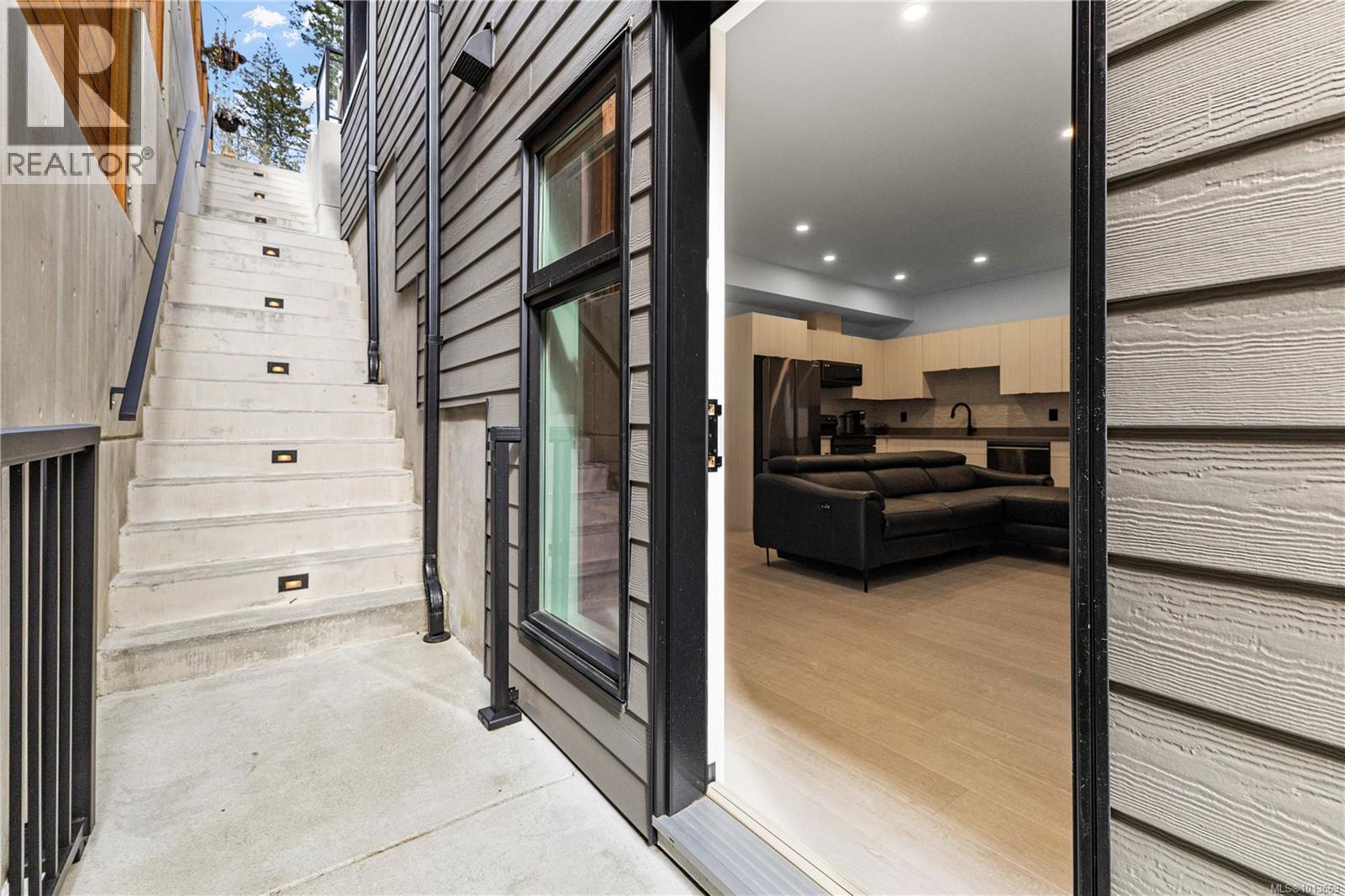  1046 Golden Spire Crescent, Langford