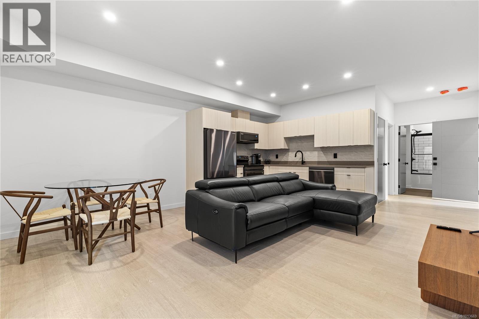  1046 Golden Spire Crescent, Langford