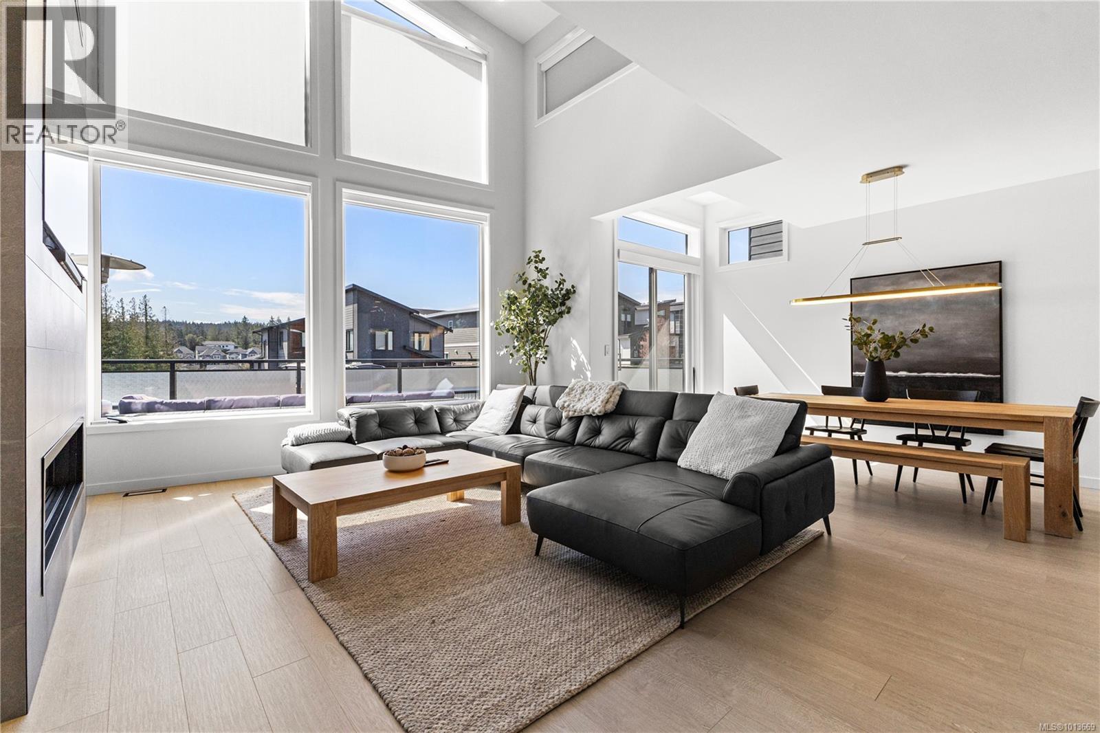  1046 Golden Spire Crescent, Langford