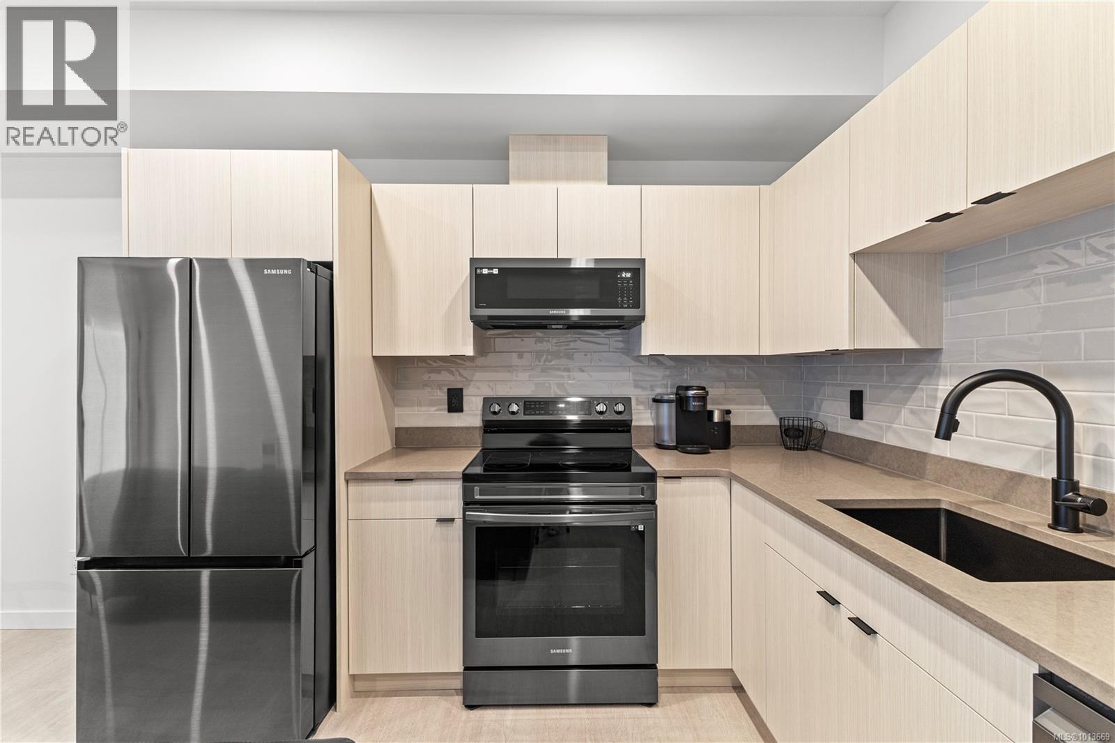  1046 Golden Spire Crescent, Langford