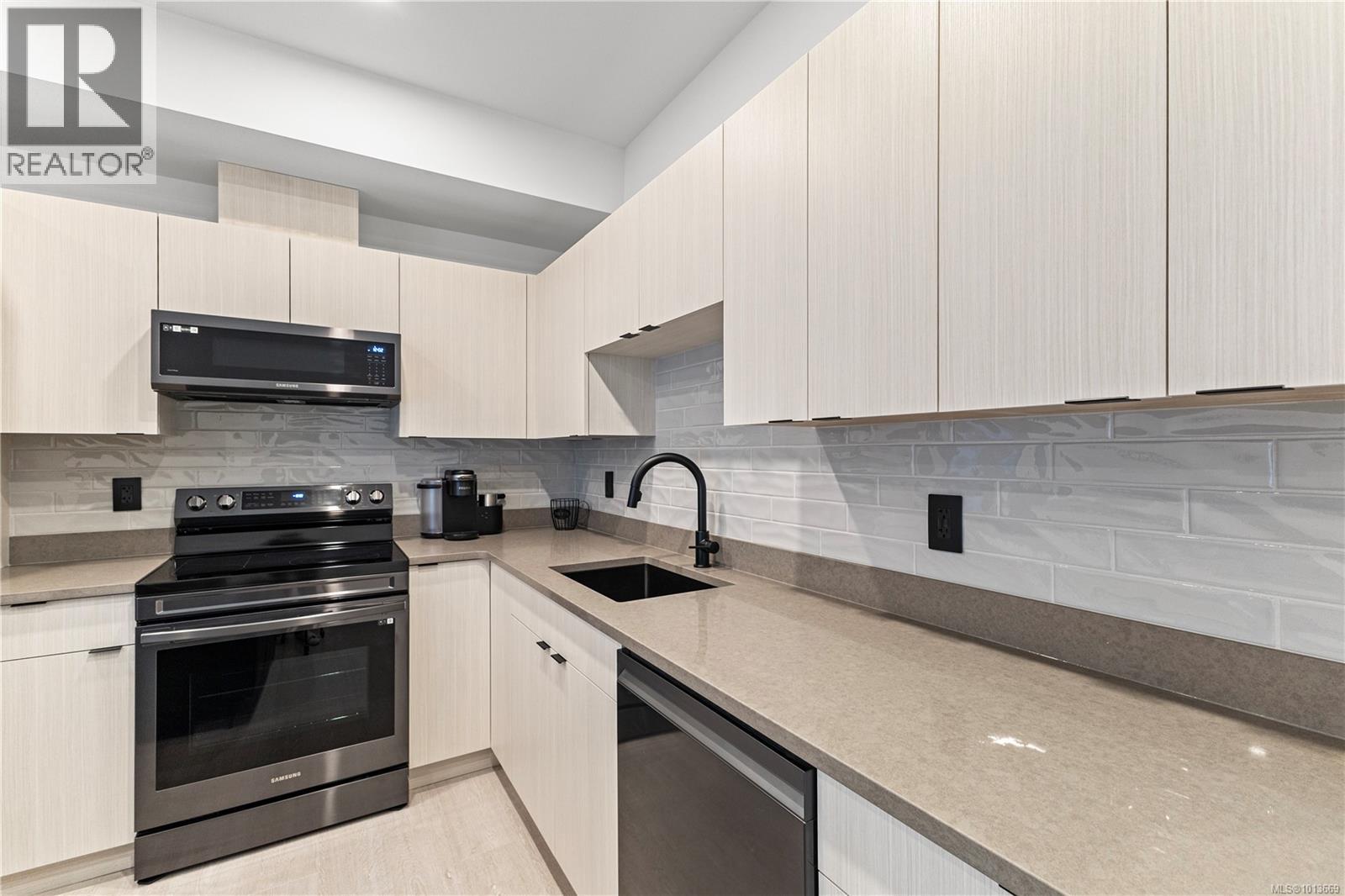  1046 Golden Spire Crescent, Langford