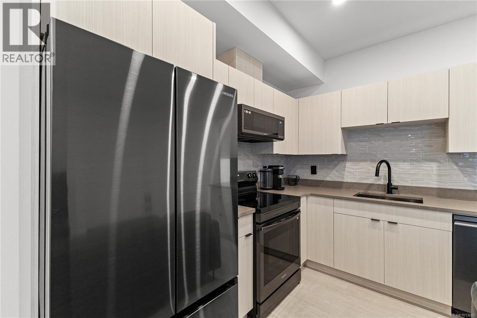  1046 Golden Spire Crescent, Langford