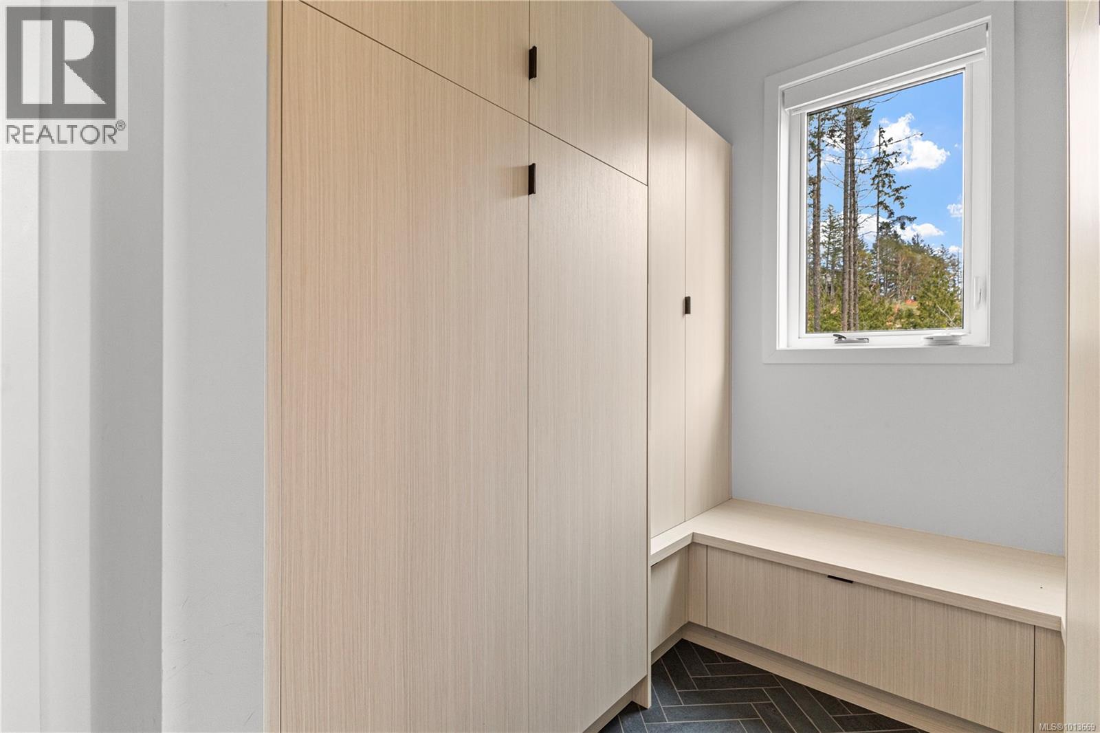  1046 Golden Spire Crescent, Langford