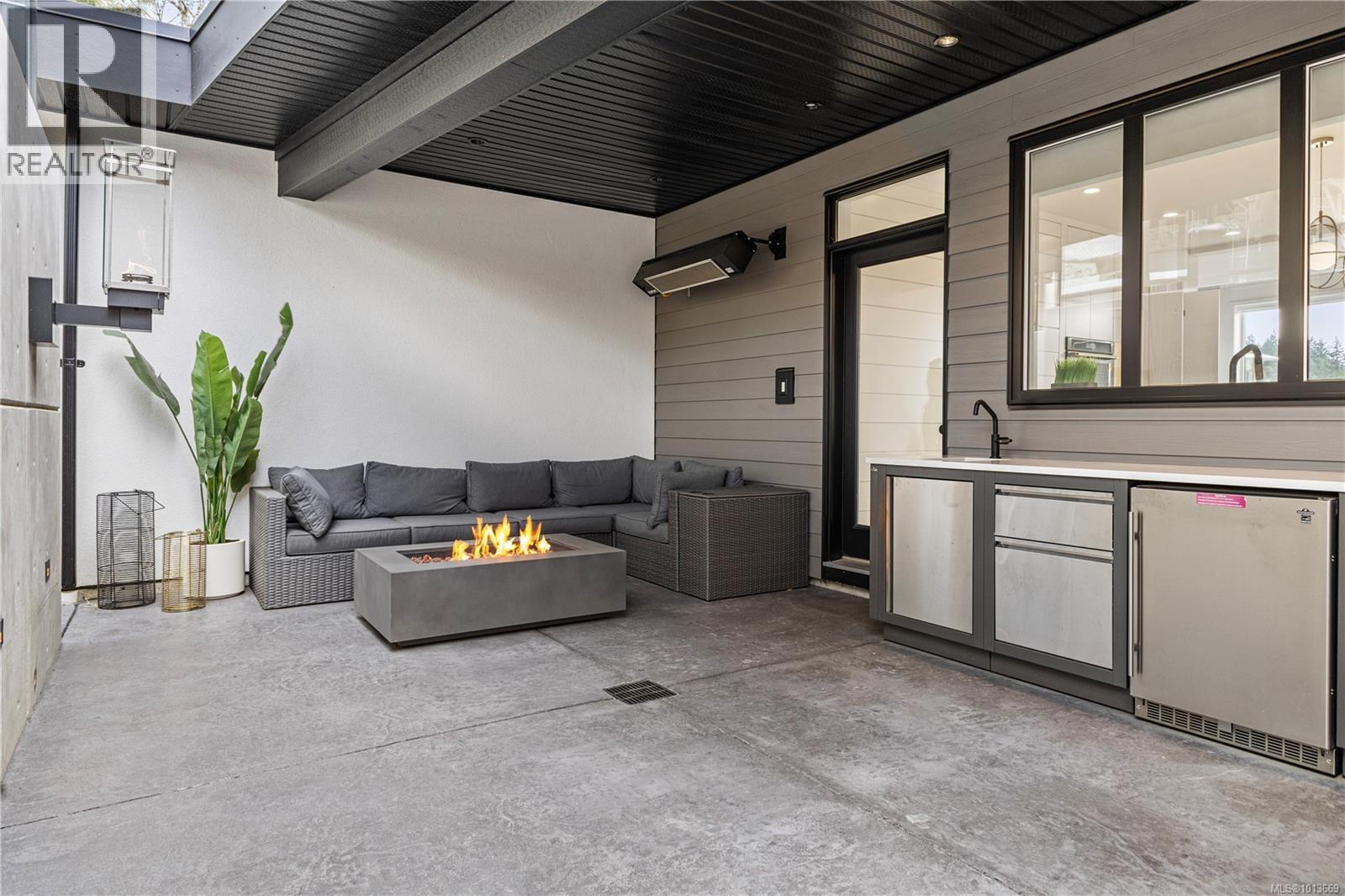  1046 Golden Spire Crescent, Langford