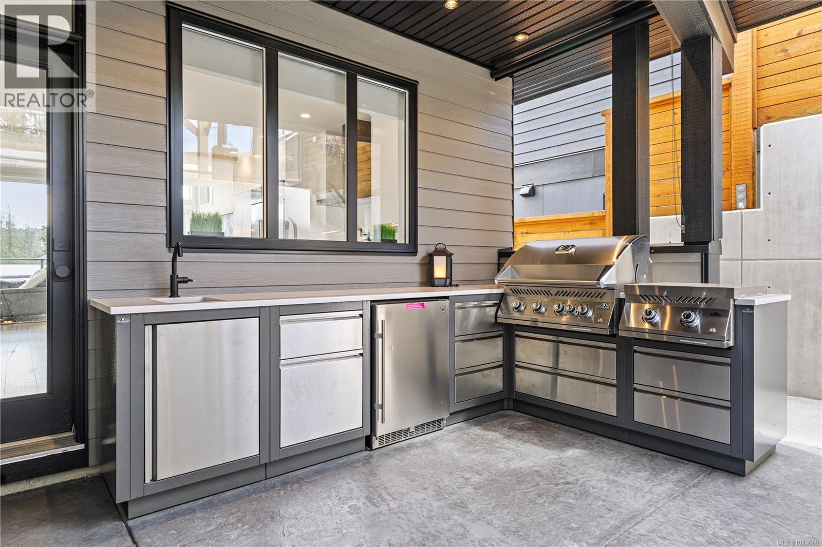  1046 Golden Spire Crescent, Langford