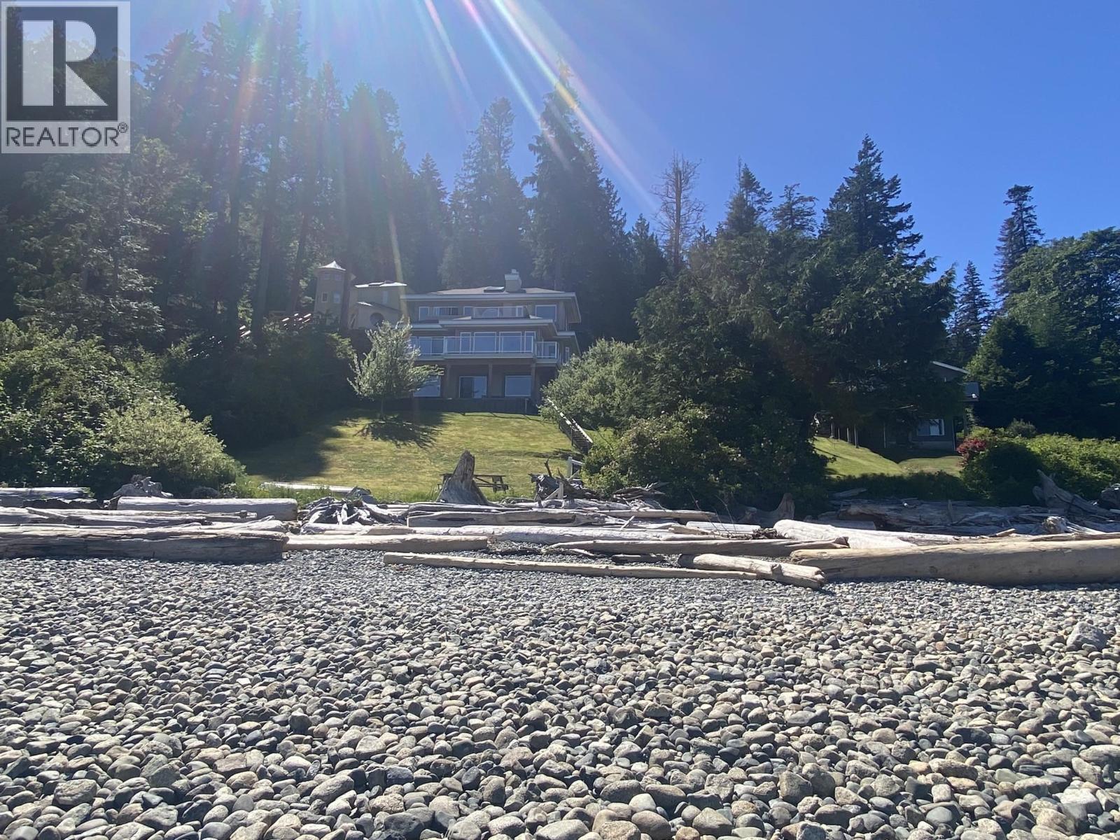 7659 REDROOFFS ROAD, Halfmoon Bay