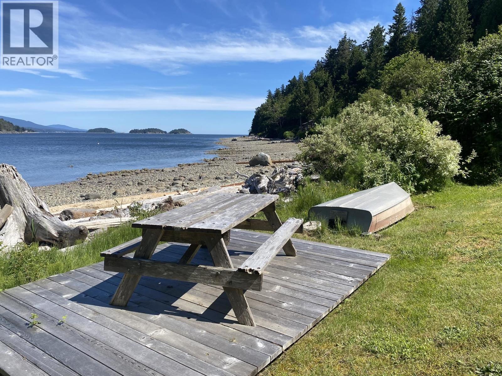 7659 REDROOFFS ROAD, Halfmoon Bay
