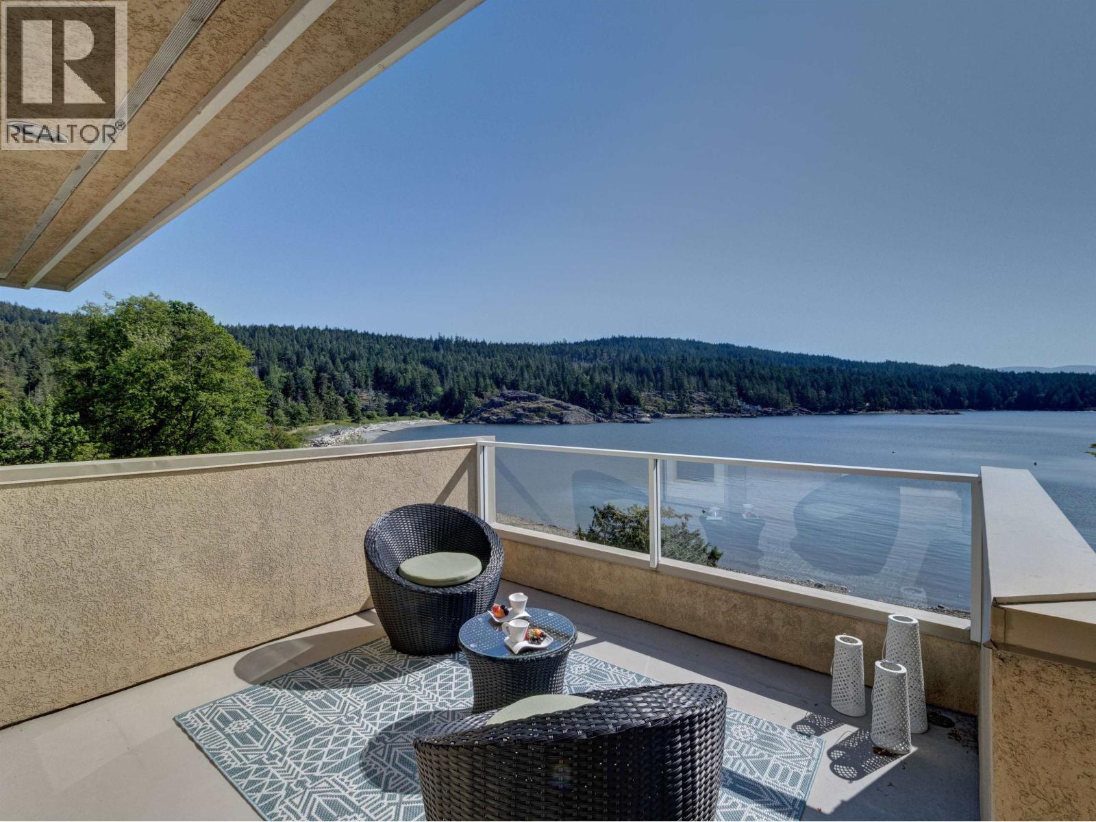 7659 REDROOFFS ROAD, Halfmoon Bay