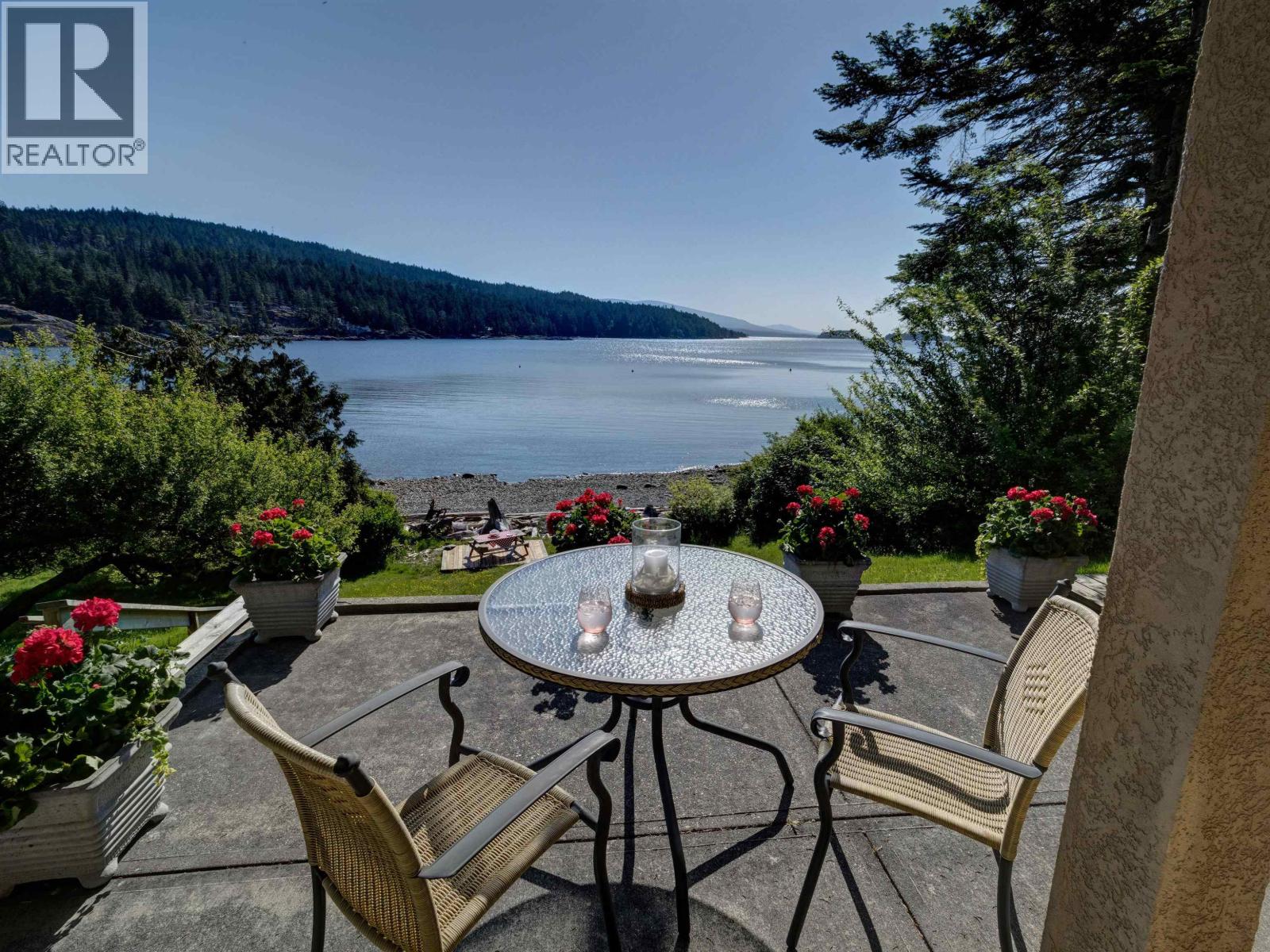 7659 REDROOFFS ROAD, Halfmoon Bay