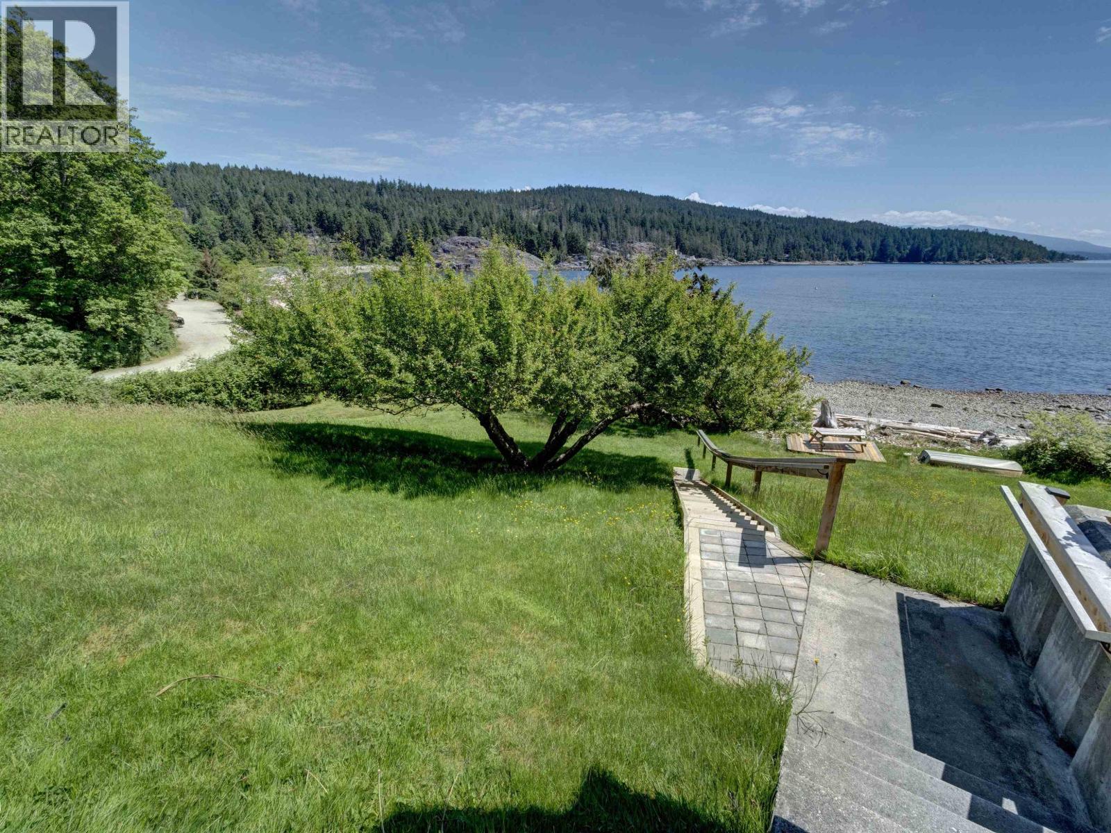7659 REDROOFFS ROAD, Halfmoon Bay
