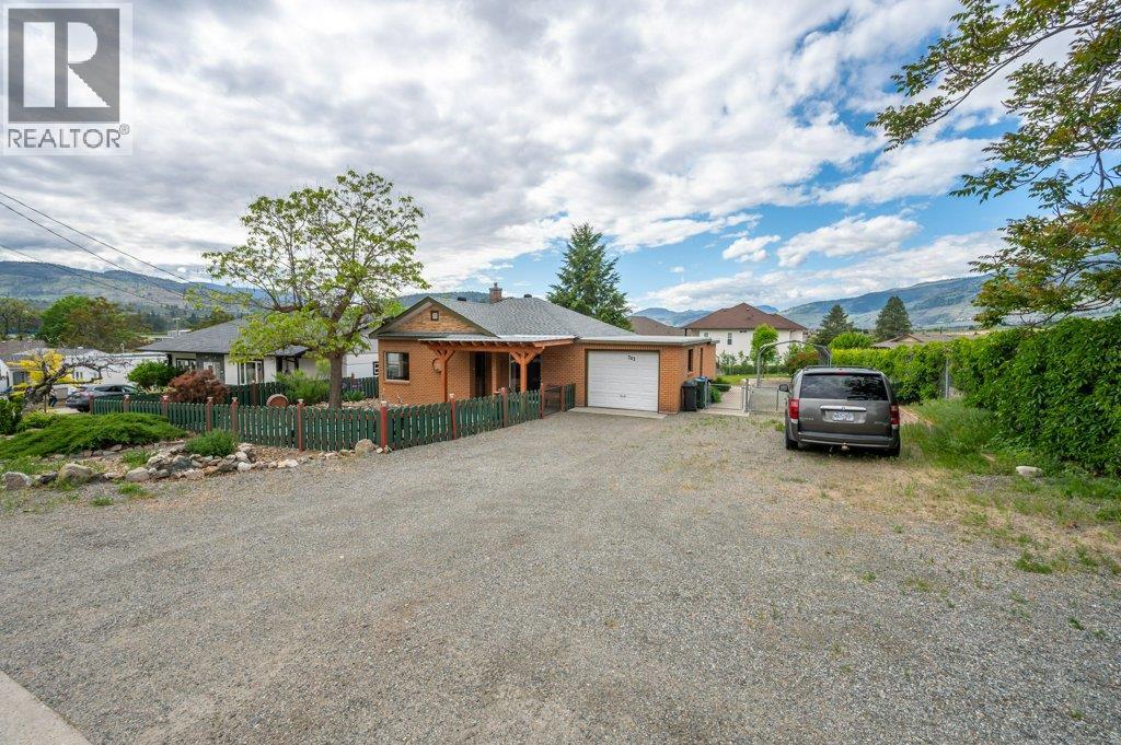 703 Similkameen Avenue, Oliver