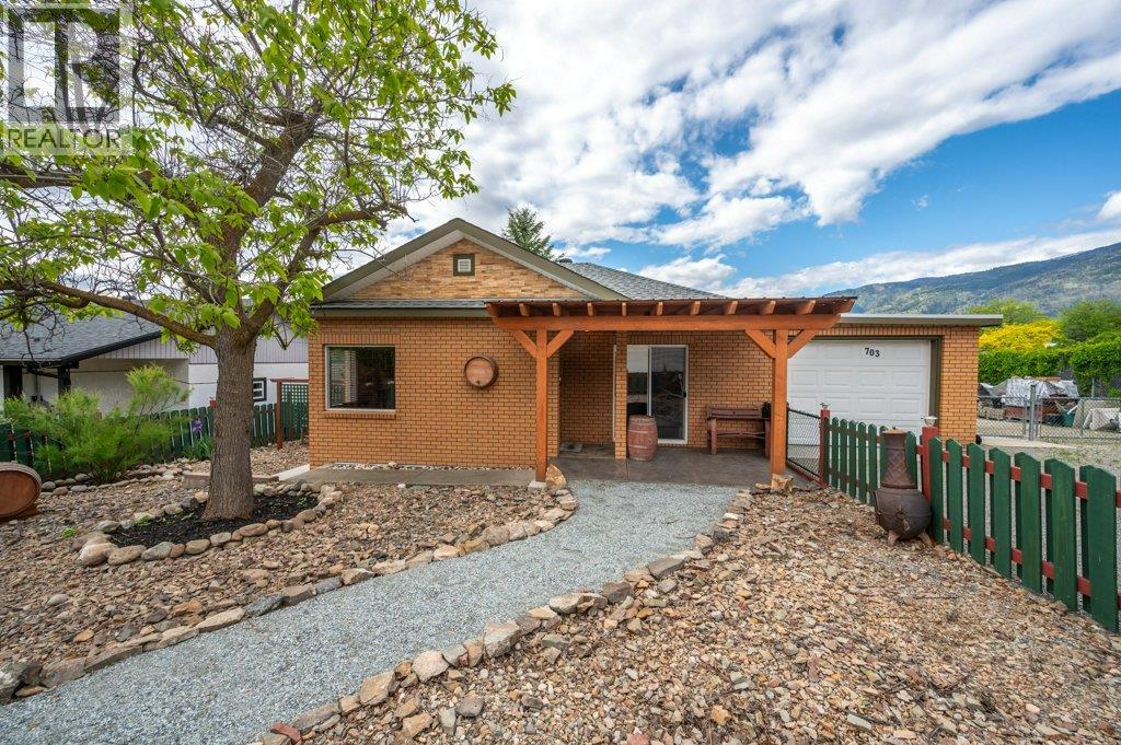 703 Similkameen Avenue, Oliver