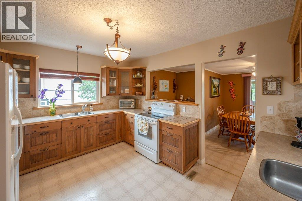 703 Similkameen Avenue, Oliver