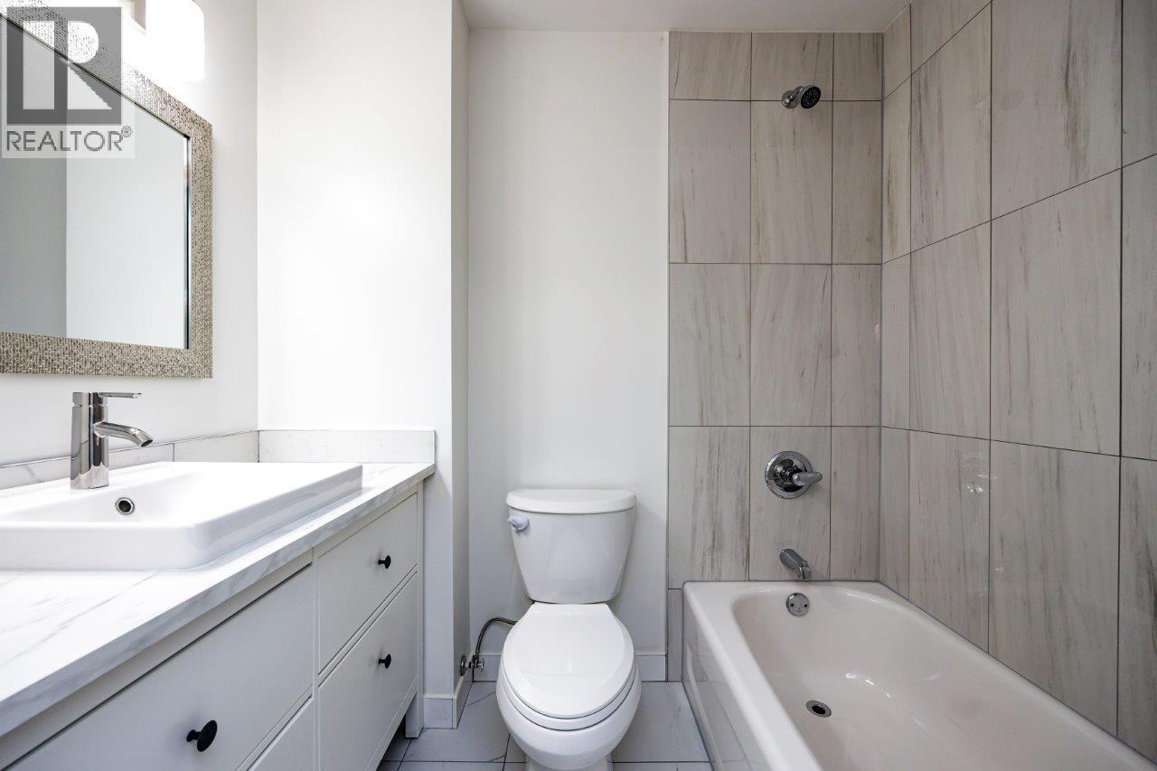 156 200 WESTHILL PLACE, Port Moody