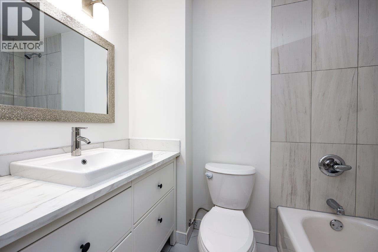 156 200 WESTHILL PLACE, Port Moody