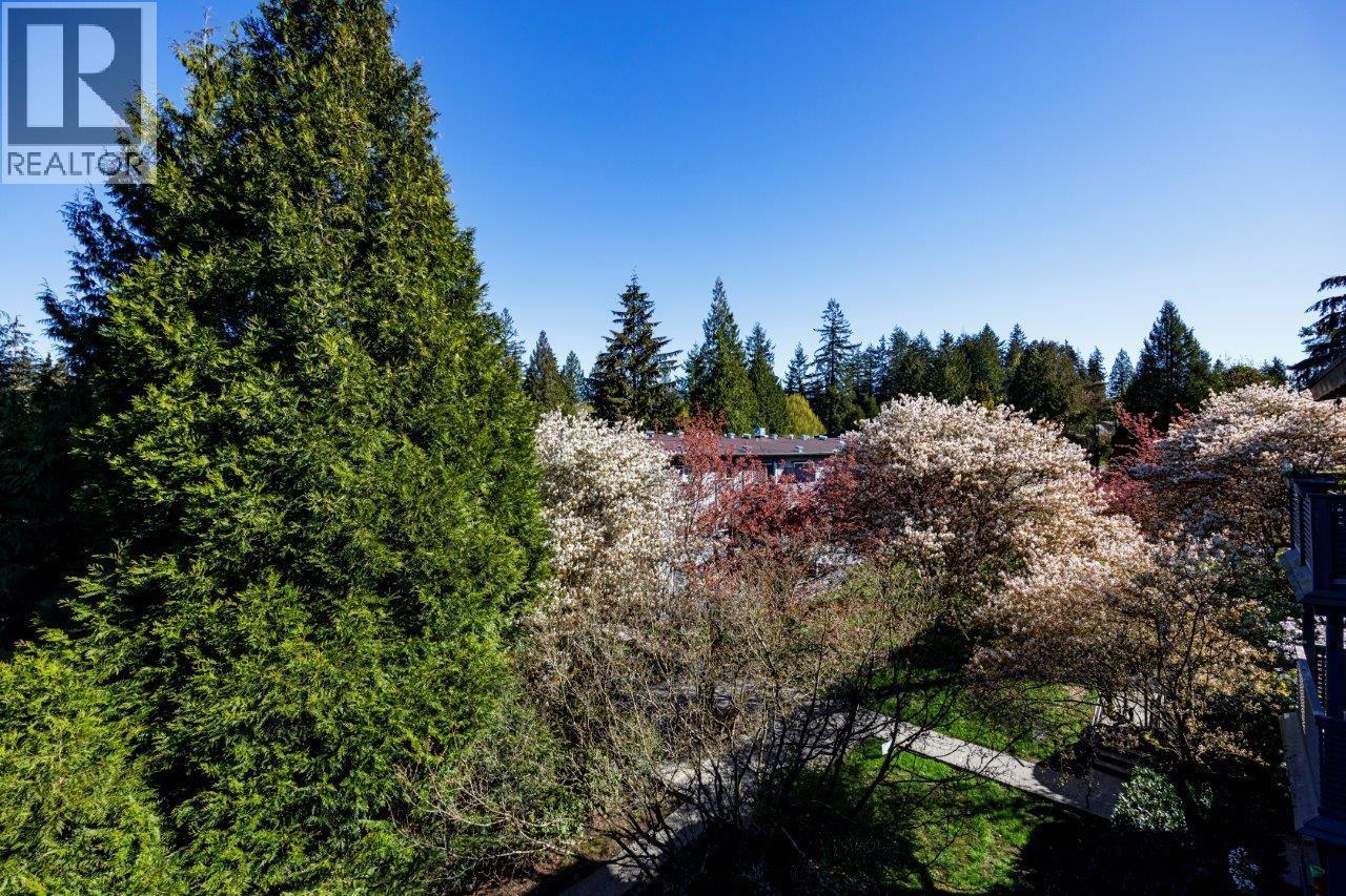 156 200 WESTHILL PLACE, Port Moody