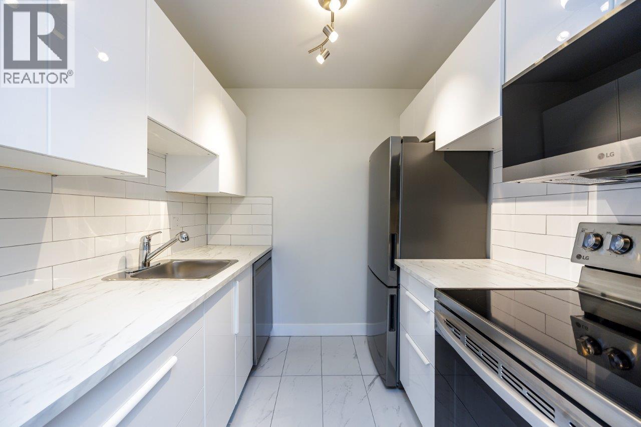 156 200 WESTHILL PLACE, Port Moody