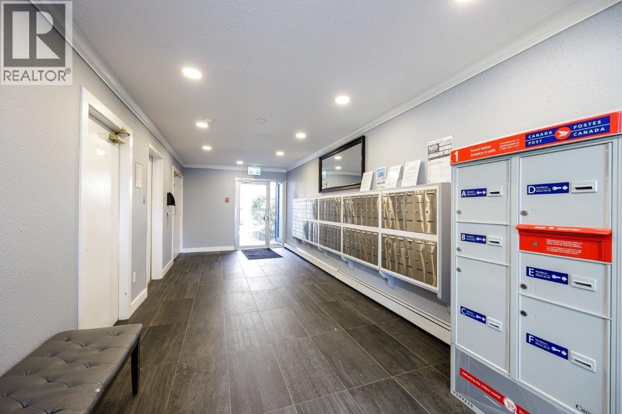 156 200 WESTHILL PLACE, Port Moody