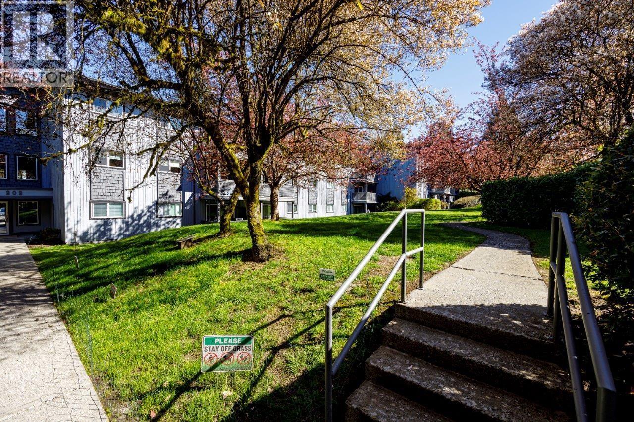 156 200 WESTHILL PLACE, Port Moody