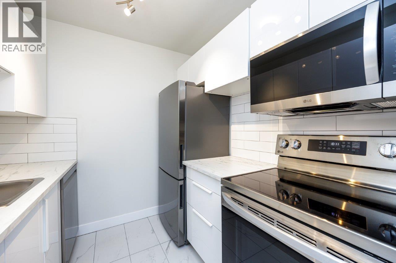 156 200 WESTHILL PLACE, Port Moody