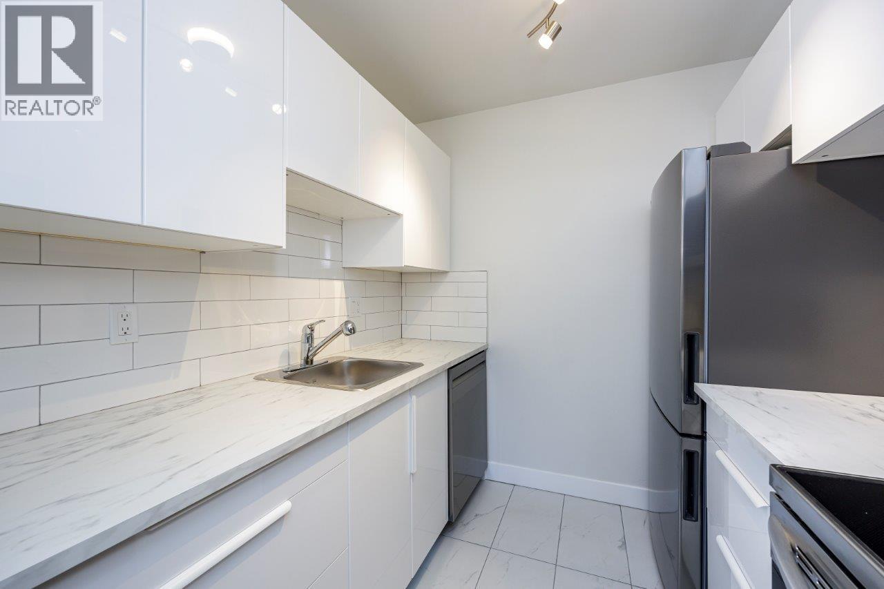 156 200 WESTHILL PLACE, Port Moody