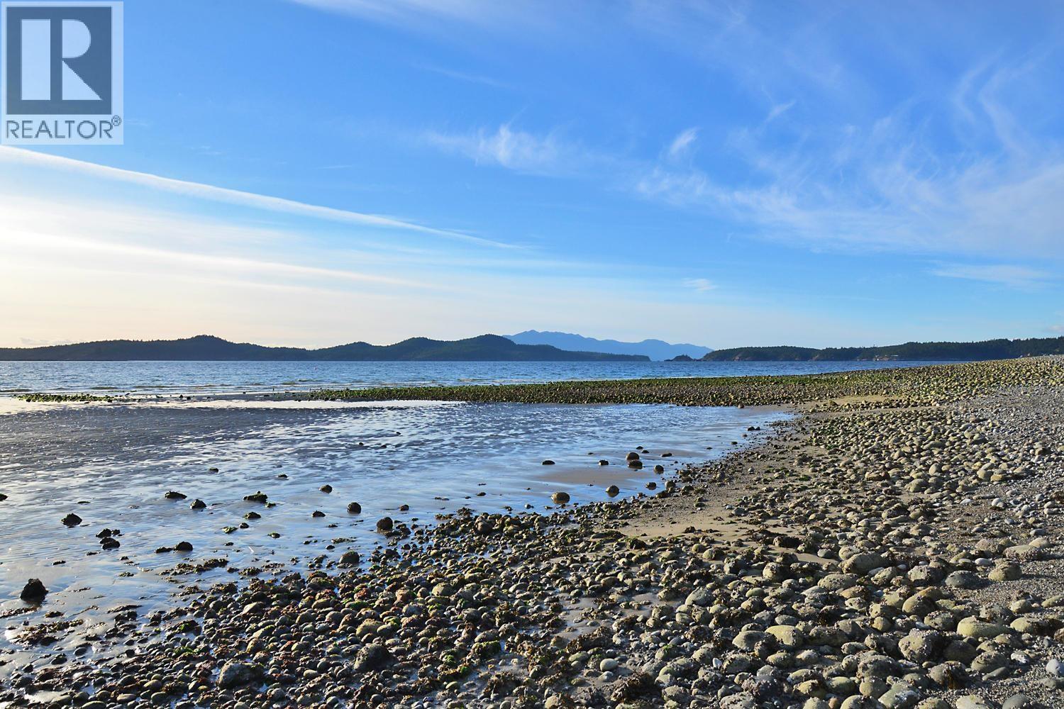 8429 REDROOFFS ROAD, Halfmoon Bay
