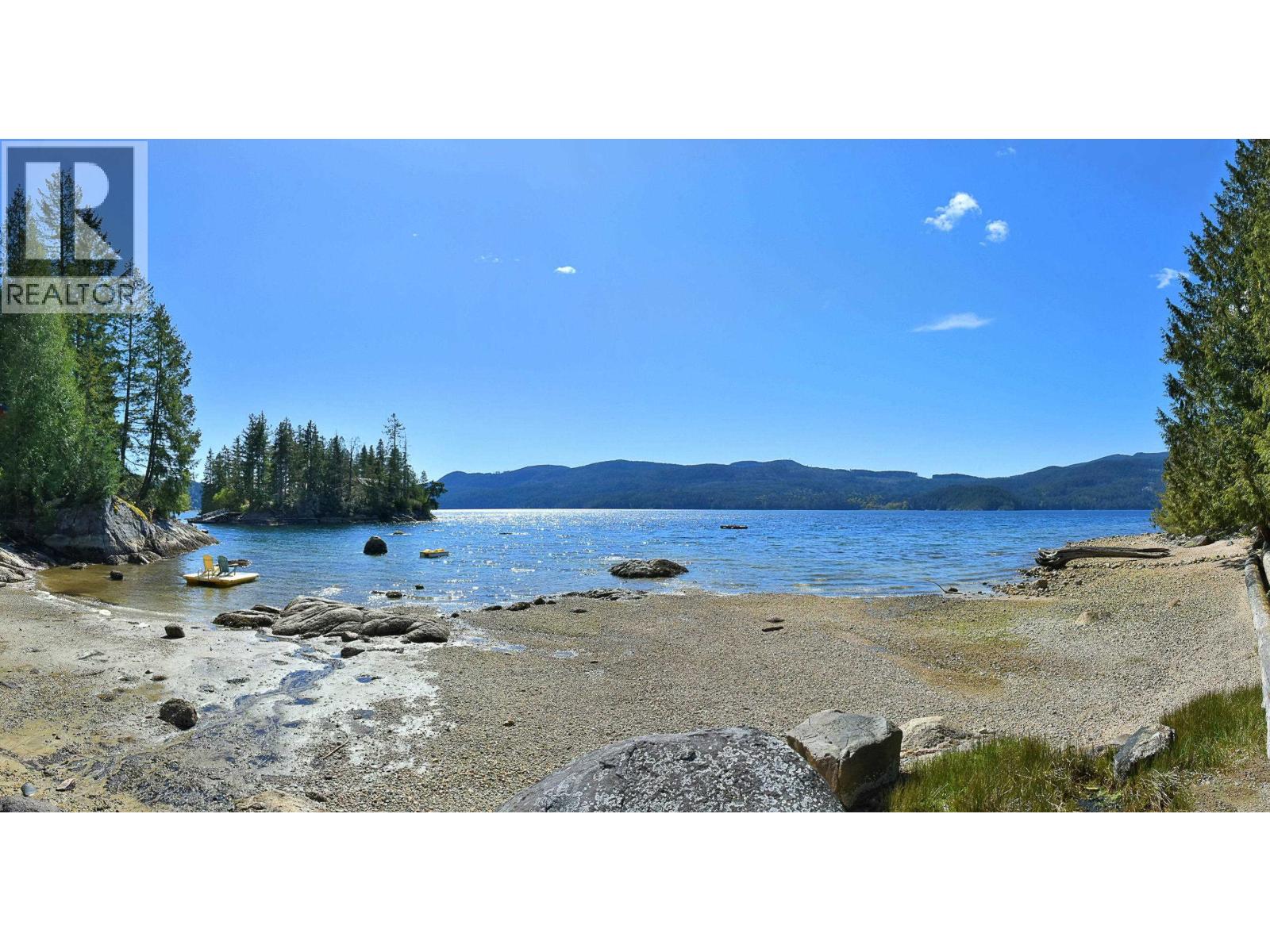 7545 ISLETS PLACE, Sechelt