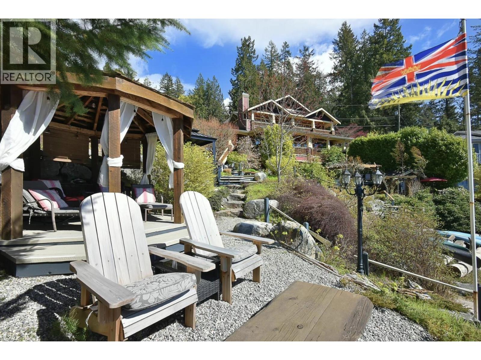 7545 ISLETS PLACE, Sechelt
