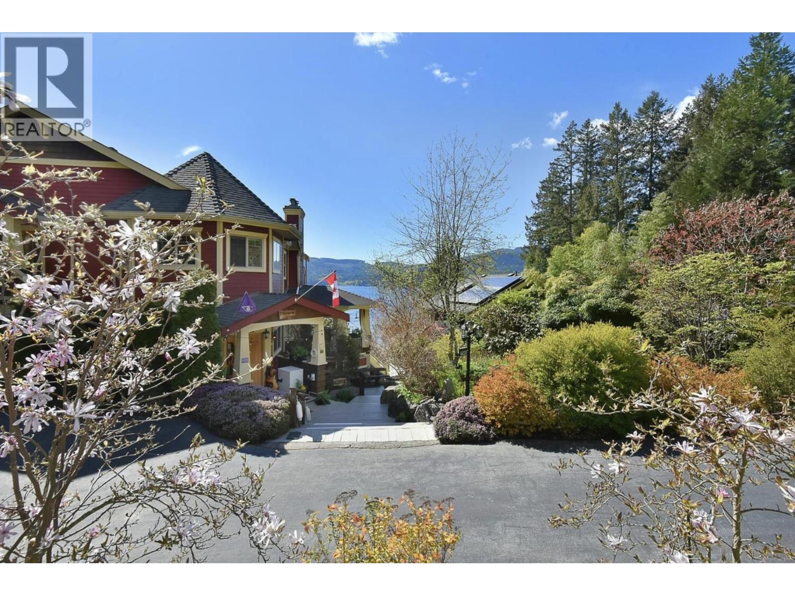 7545 ISLETS PLACE, Sechelt