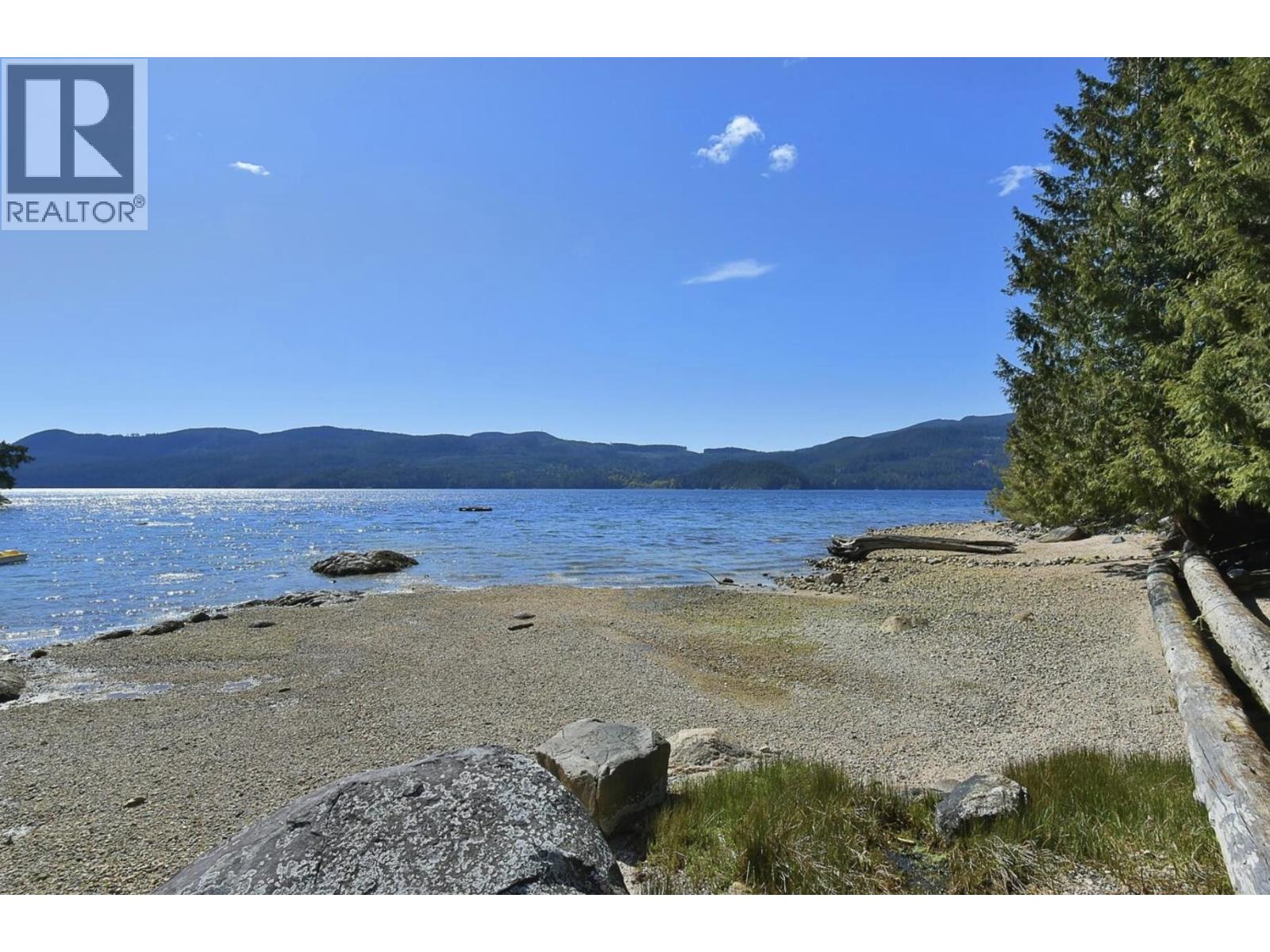 7545 ISLETS PLACE, Sechelt