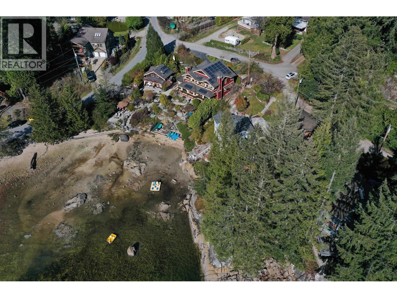 7545 ISLETS PLACE, Sechelt