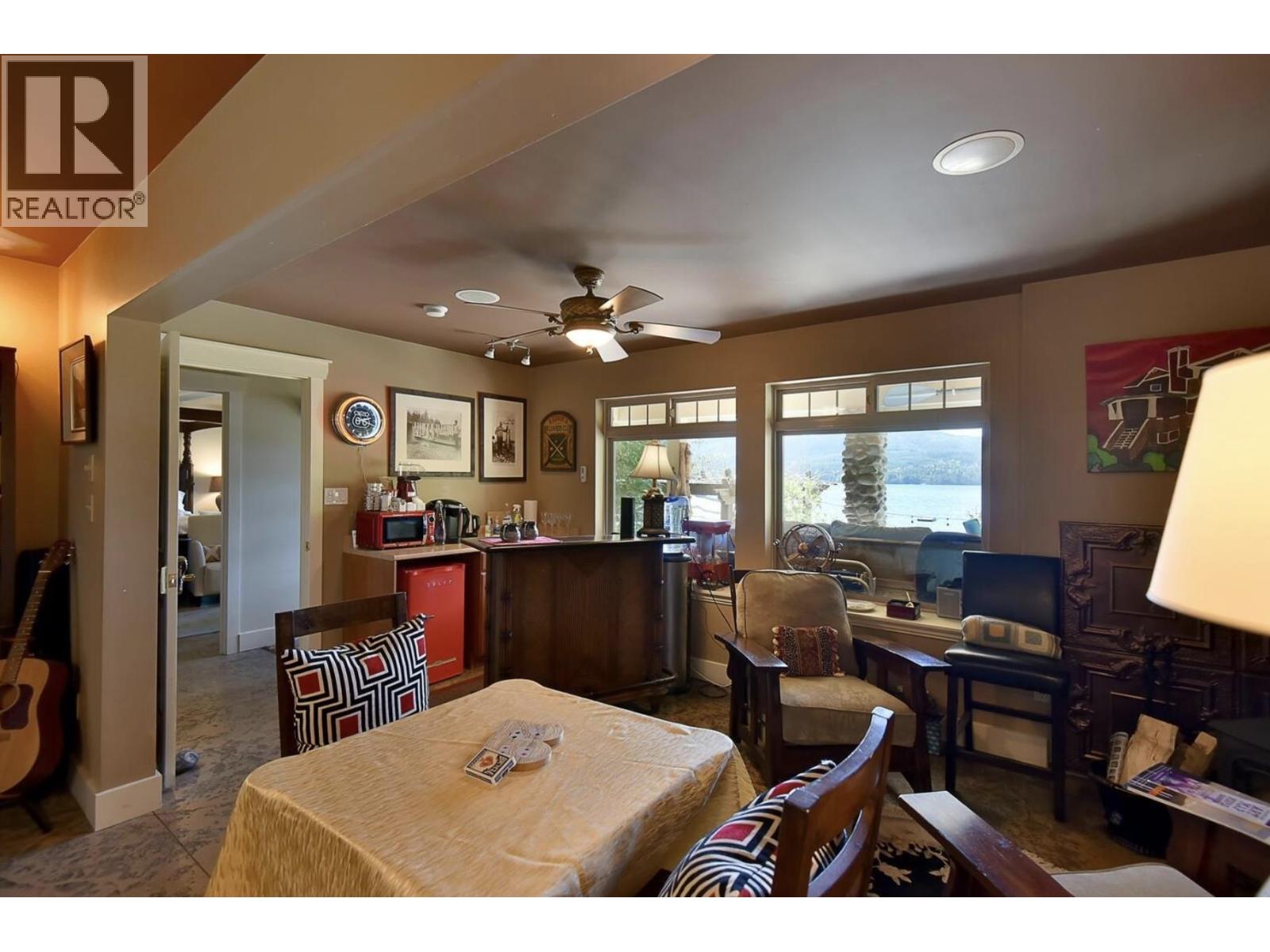 7545 ISLETS PLACE, Sechelt