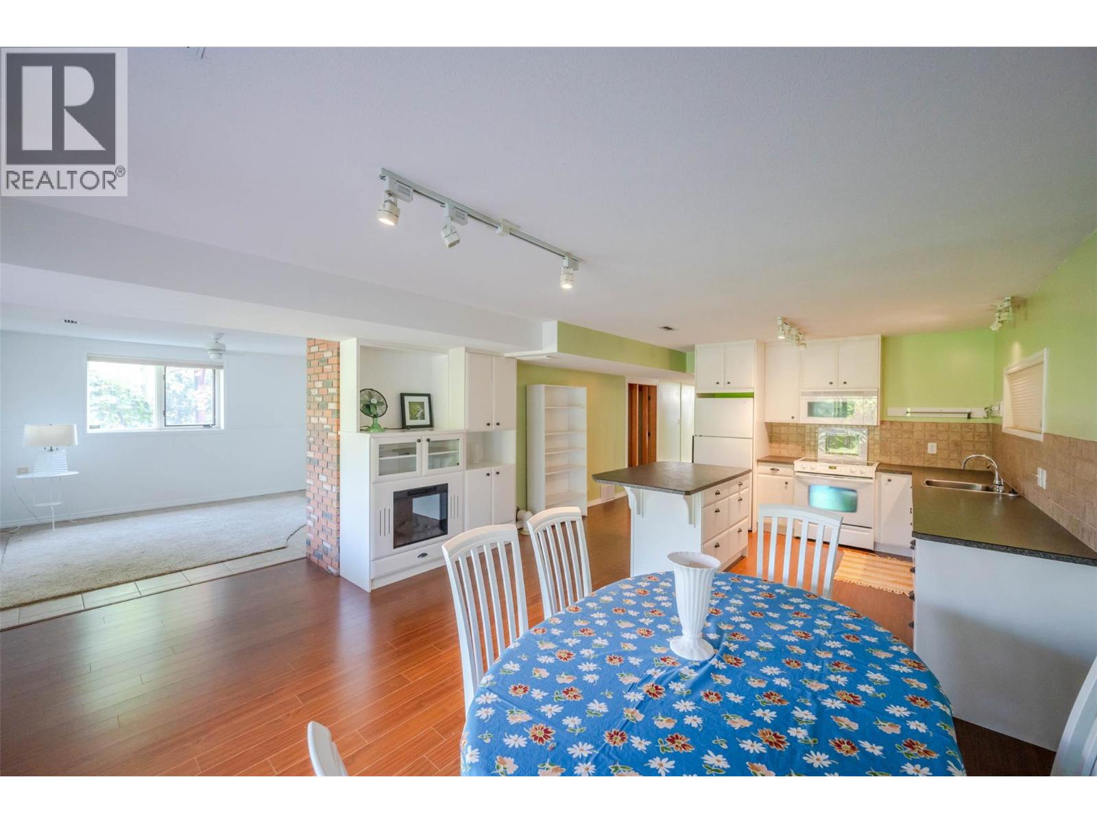 975 Heron Court, Oliver