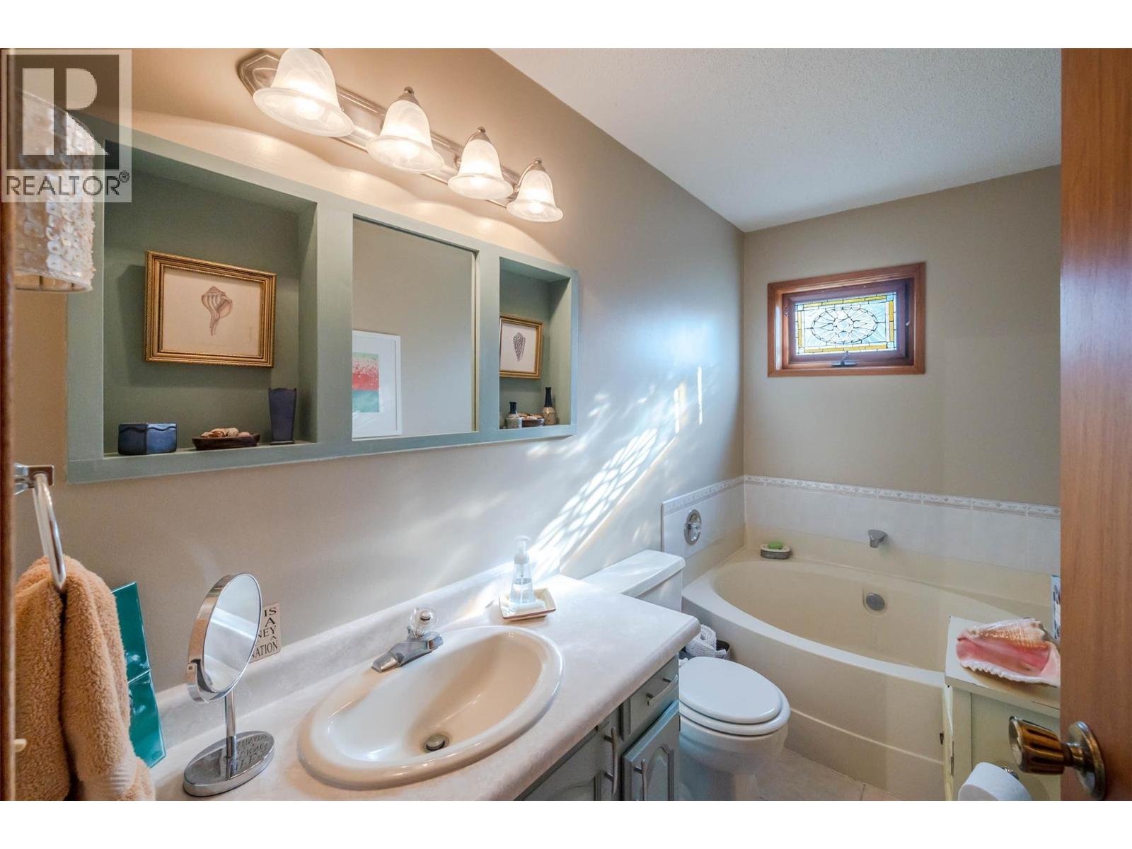 975 Heron Court, Oliver