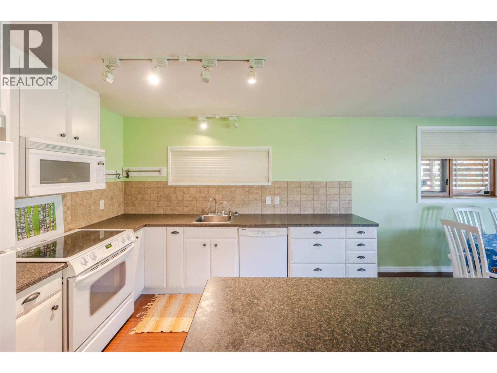 975 Heron Court, Oliver