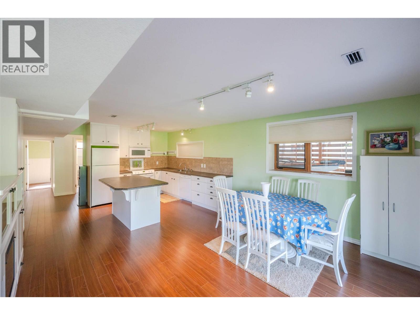 975 Heron Court, Oliver