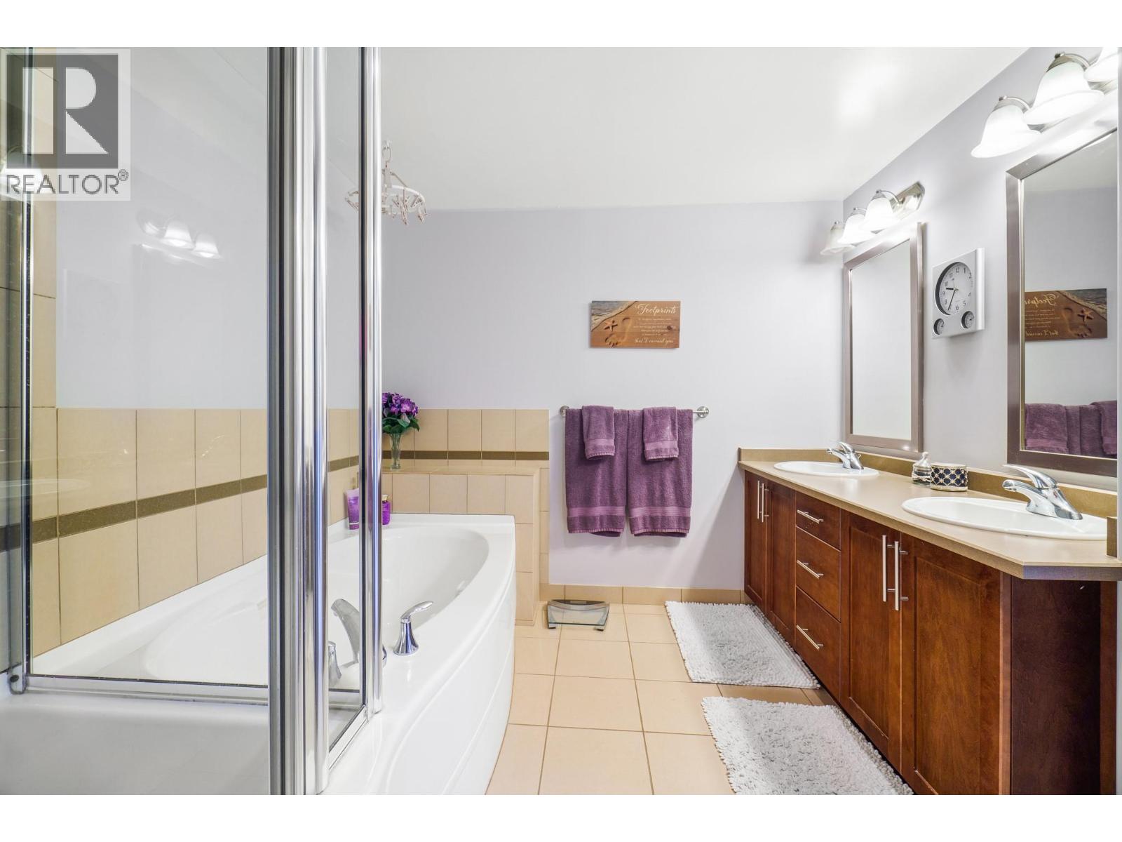 1203 1160 Bernard Avenue, Kelowna