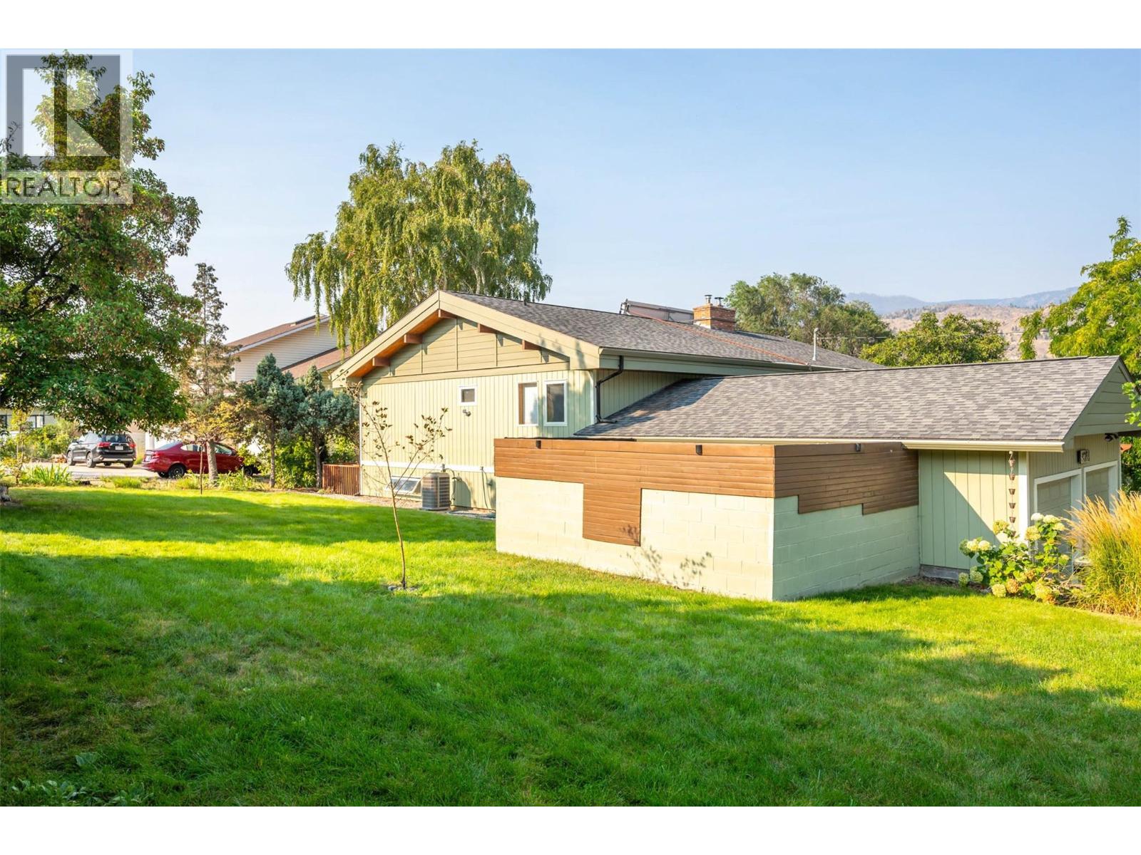 975 Heron Court, Oliver