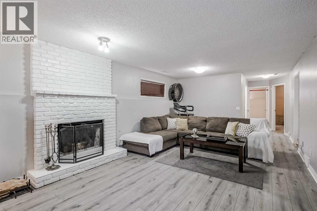 Single Family House Bi-level for Sale in  Shawinigan Rise SW Shawnessy Calgary 