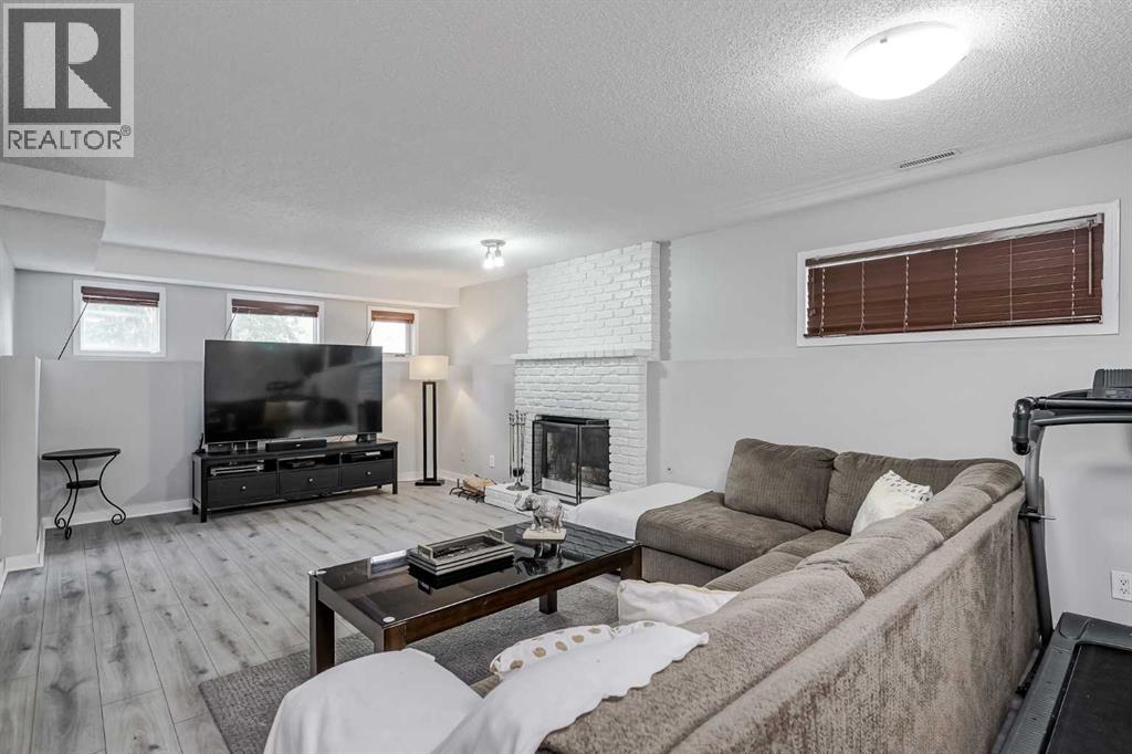 Single Family House Bi-level for Sale in  Shawinigan Rise SW Shawnessy Calgary 