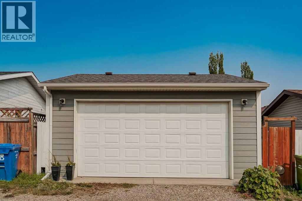 Single Family House Bi-level for Sale in  Shawinigan Rise SW Shawnessy Calgary 