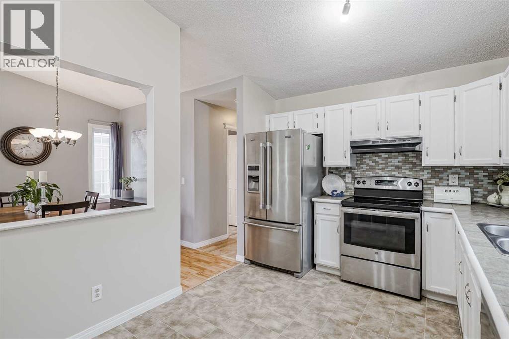 Single Family House Bi-level for Sale in  Shawinigan Rise SW Shawnessy Calgary 