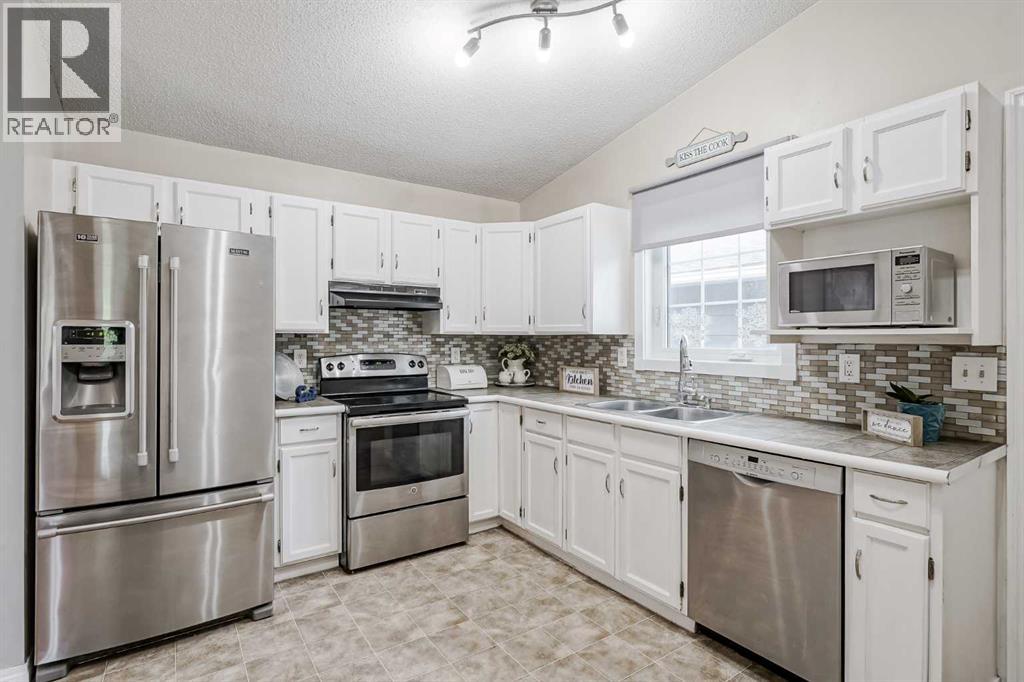 Single Family House Bi-level for Sale in  Shawinigan Rise SW Shawnessy Calgary 