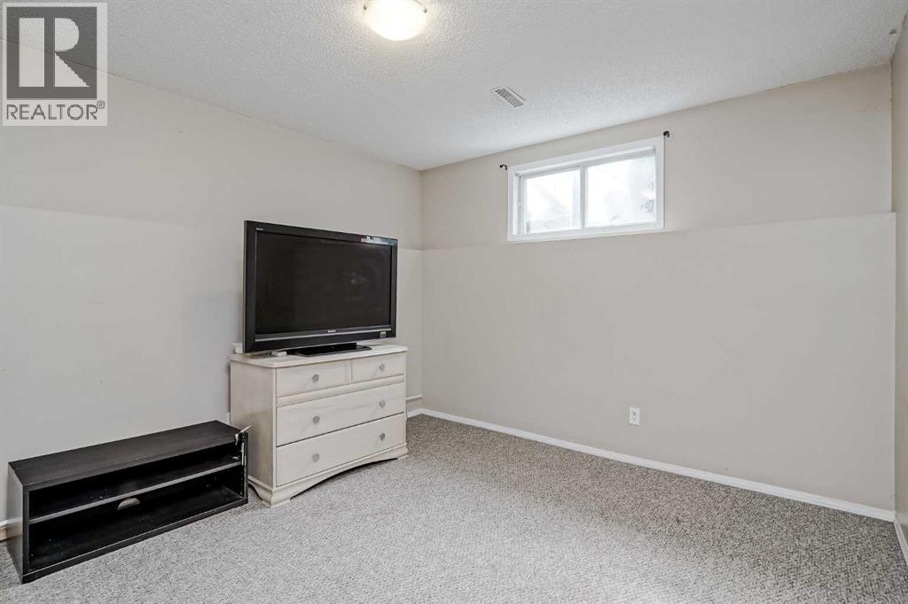 Single Family House Bi-level for Sale in  Shawinigan Rise SW Shawnessy Calgary 