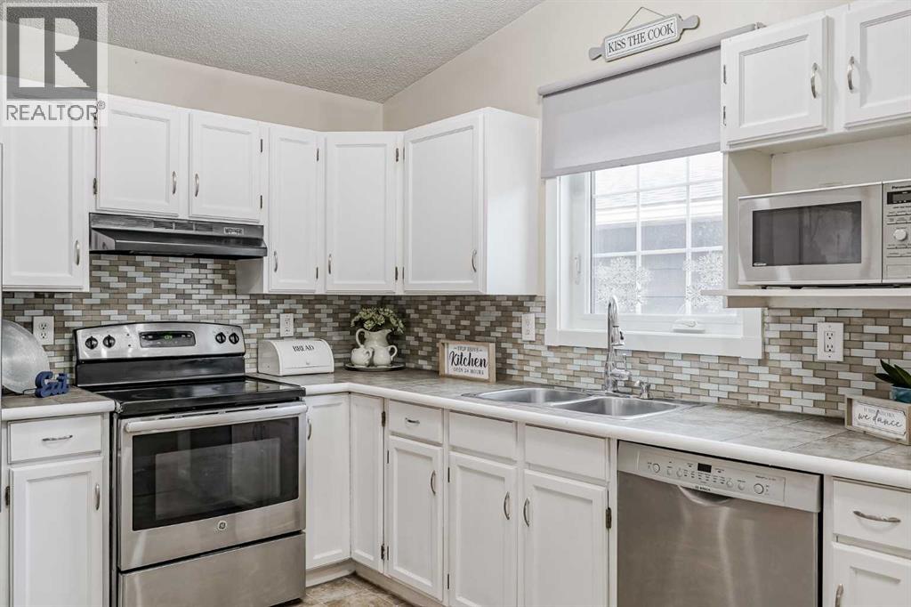 Single Family House Bi-level for Sale in  Shawinigan Rise SW Shawnessy Calgary 