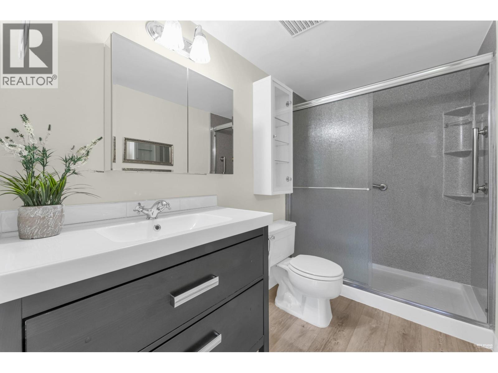 #302-4758 53 Street, Delta