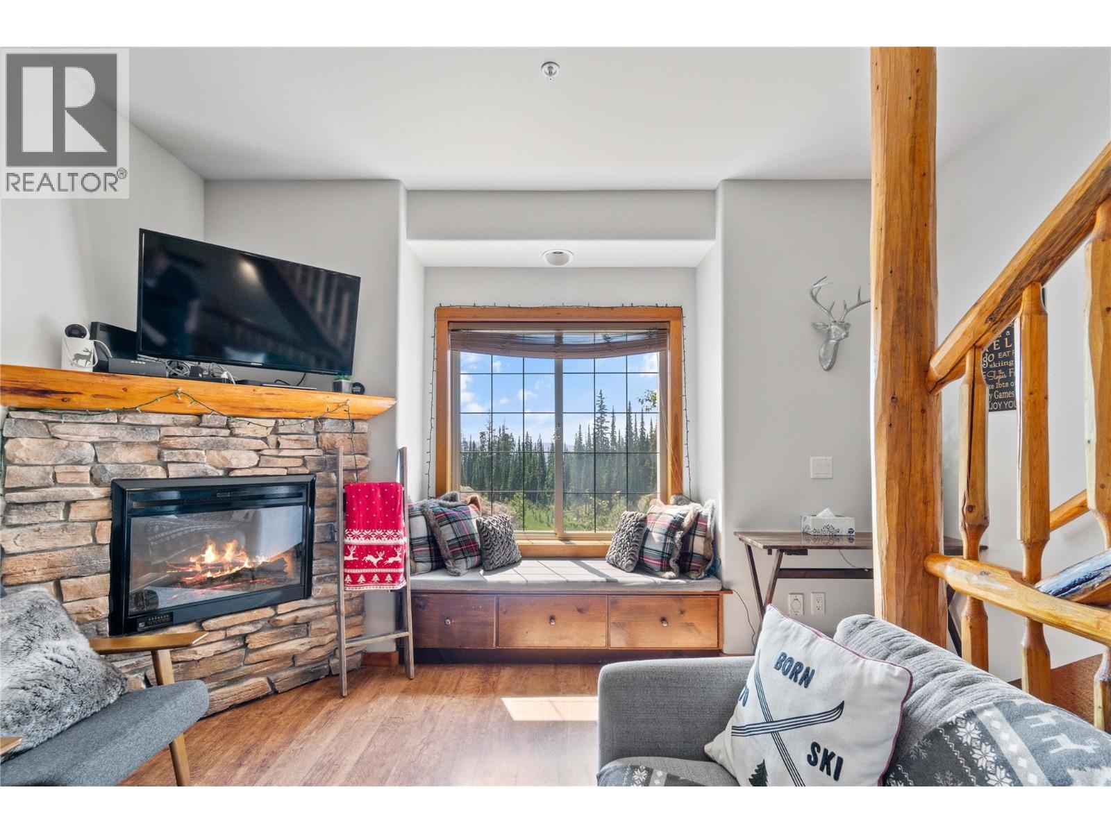5015 Snowbird Way Unit# 2, Big White